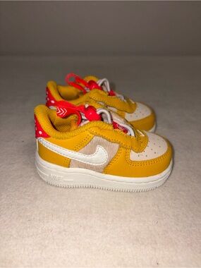Nike Toddler Air Force 1 Toggle SE Yellow Size 3C